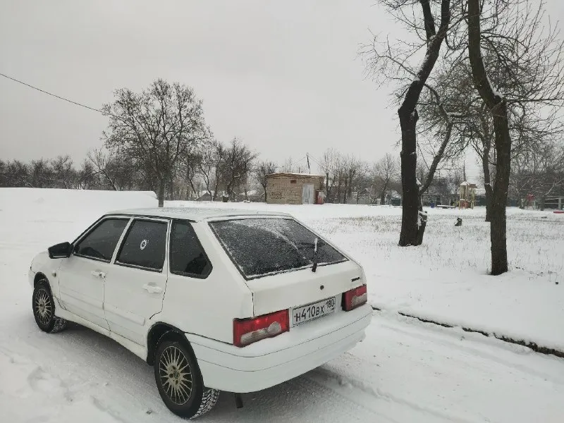 Продам надёжную и достойную тачку ваз 2114 2013 года ! мотор 1.6 восьми клапанный работает как часики коробка все отлично по ходовой части все сделал авто без вложений по технике не гнилая дно пороги все целое !! новая резина зимняя литые диски р14 музыка хорошая по документам полный порядок любой оформление птс стс дкп все есть печка работает салон в нормальном состоянии белая оптика город донецк цена 205 тысяч рублей торг или обмен предлагаете звоните по номеру телефона +79494342380 или +79494120608 телеграмма нет ! только звоните или в лс 📞 звоните: +7(949)4342380 - фотография - 5
