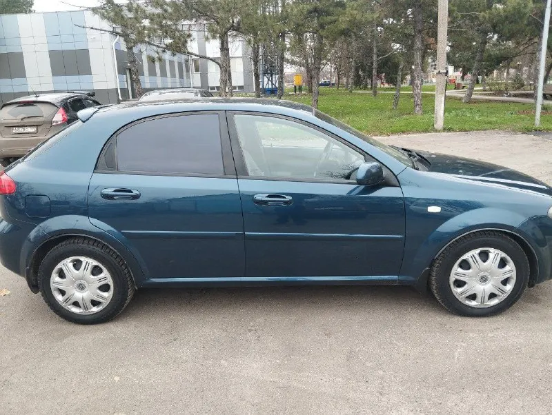 Продам chevrolet lacetti ( chevrolet лачетти ) в отличном состоянии. зеленая автотека. автомобиль без дтп. ‎1.6 бензин, двигатель масло не расходует, работает ровно, ошибок нет, не дымит, не троит. мкпп-5.пробег 125000км,2008г. ‎стекла все родные, кроме лобового. шумоизоляция. ‎кондиционер, гур, цз, сигнализация, 4 электростеклоподъёмника. abs, airbag, электрорегулировка зеркал, противотуманки, магнитола pioneer 2din. новая зимняя резина. дно, пороги, салон, потолок, дверные карты в отличном состоянии. гаражное хранение, бережная эксплуатация. ‎переоформление мрэо. ‎460тыс. торг. ‎+79497143547 ‎ 📲 tg: николай 📞 звоните: +7(949)7143547 - фотография - 2