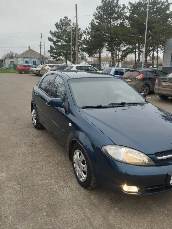 Продам chevrolet lacetti ( chevrolet лачетти ) в отличном состоянии. зеленая автотека. автомобиль без дтп. ‎1.6 бензин, двигатель масло не расходует, работает ровно, ошибок нет, не дымит, не троит. мкпп-5.пробег 125000км,2008г. ‎стекла все родные, кроме лобового. шумоизоляция. ‎кондиционер, гур, цз, сигнализация, 4 электростеклоподъёмника. abs, airbag, электрорегулировка зеркал, противотуманки, магнитола pioneer 2din. новая зимняя резина. дно, пороги, салон, потолок, дверные карты в отличном состоянии. гаражное хранение, бережная эксплуатация. ‎переоформление мрэо. ‎460тыс. торг. ‎+79497143547 ‎ 📲 tg: николай 📞 звоните: +7(949)7143547 - фотография - 5