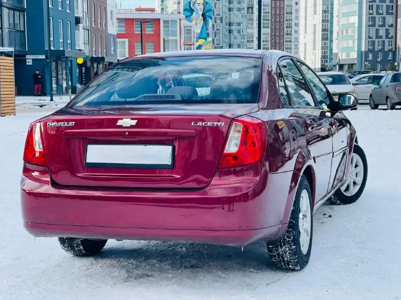 В продаже chevrolet lacetti 1.6 автомат 2007 год состояние автомобиля отличное не гнилая вся целая техническое состояние вся в полном порядке мотор 1.6 работает отлично ходовую всю сделали расходники масла фильтра ремни всё заменено комплектация максимальная: кондиционер, гидроусилитель, 4 стёкла подъёмники, подогревы новая зимняя резина, стоит хорошая музыка достойный автомобиль юридически чистая цена 498.000 срочная продажа осмотр днр донецк-макеевка телефон +79495764890 +79499437884 - фотография - 7