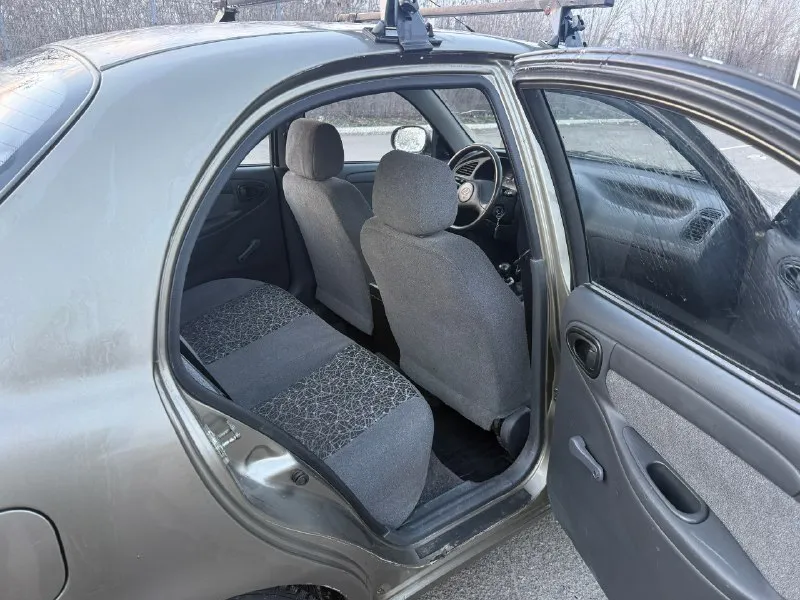 Продается chevrolet lanos, 2011г. в. основная информация: · год выпуска: 2011 · пробег: 270000км (оригинальный, подтвержденный) · количество владельцев по птс: 3 · тип кпп: механическая · двигатель: 1.5 л · цена: 320 000 руб. , торг при осмотре · город: донецк · документы: чистые, без штрафов и ограничений. комплектация и состояние: · кондиционер · гидроусилитель руля (гур) · электростеклоподъемники (передние) · подушка безопасности · аудиосистема (музыка) · полная комплектация. · автомобиль в хорошем техническом состоянии. •техническая часть автомобиля вложений никаких не требует контакты для связи: · тел. : +7 (949) 996-26-95 📞 звоните: +7(949)9962695 - фотография - 7