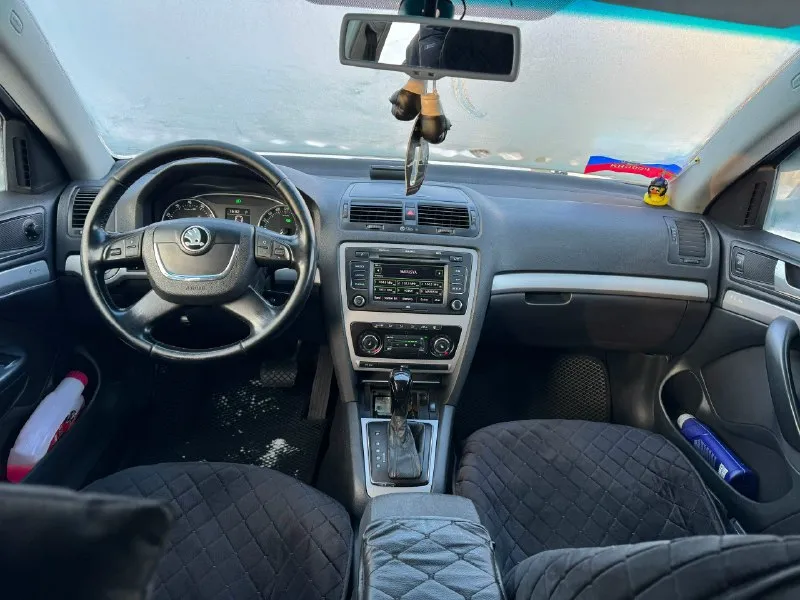 Продам skoda октавия а5 2010 год мотор 1.8т полностью обслужен, масла фильтра, цепь менялось 1000 км назад коробка в отличном состоянии масло поменяно, работает идеально без пинков и рывков новые супорта, тормозные диски и колодки новая зимняя резина 1 stage прошита, едет очень достойно, расход радует стоит дорогой и приятный выхлоп двухзонный климат обслужен и заправлен фреон. подогрев передних и задних сидений музыка болеро хороший свет, регулировки все работает в машине работает все каждая кнопочка. переоформление без проблем продажа от собственника цена 790 000₽ макеевка +79493341707 📞 звоните: +7(949)3341707 - фотография - 3