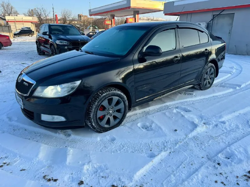 Продам skoda октавия а5 2010 год мотор 1.8т полностью обслужен, масла фильтра, цепь менялось 1000 км назад коробка в отличном состоянии масло поменяно, работает идеально без пинков и рывков новые супорта, тормозные диски и колодки новая зимняя резина 1 stage прошита, едет очень достойно, расход радует стоит дорогой и приятный выхлоп двухзонный климат обслужен и заправлен фреон. подогрев передних и задних сидений музыка болеро хороший свет, регулировки все работает в машине работает все каждая кнопочка. переоформление без проблем продажа от собственника цена 790 000₽ макеевка +79493341707 📞 звоните: +7(949)3341707 - фотография - 4