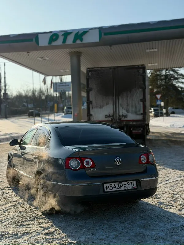 Продам! volkswagen passat b6 немецкой сборки! пробег 216000 км оригинальный! мотор 1,8 tsi 160 лс чувствует себя отлично, масло не расходует! маслом не поливает, едет на все свои силы. масло только bardahl 5-30 кпп автомат aisin 6ст работает идеально, масло заменено частичными заменами. ходовая часть отрабатывает хорошо, без скрипов и стуков, обслужена как положено, дорогу держит отлично тормозная система так же вся обслужена, ничего не скрепит, руль не бьет новая оригинальная резина пирелли шипы по кузову выглядит хорошо, без ваговских болячек, уже всё устранено. в машине работает абсолютно всё, каждая кнопочка, в целом полностью обслужен, вложений никаких не требует! юридически полностью чист, без штрафов и запретов, на учёте! находится в г макеевка цена 840000₽ торг строго у капота! по всем вопросам в лс или по телефону +79494906781 📞 звоните: +7(949)4906781 - фотография - 2