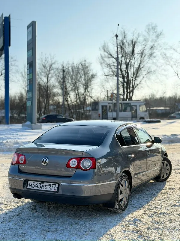 Продам! volkswagen passat b6 немецкой сборки! пробег 216000 км оригинальный! мотор 1,8 tsi 160 лс чувствует себя отлично, масло не расходует! маслом не поливает, едет на все свои силы. масло только bardahl 5-30 кпп автомат aisin 6ст работает идеально, масло заменено частичными заменами. ходовая часть отрабатывает хорошо, без скрипов и стуков, обслужена как положено, дорогу держит отлично тормозная система так же вся обслужена, ничего не скрепит, руль не бьет новая оригинальная резина пирелли шипы по кузову выглядит хорошо, без ваговских болячек, уже всё устранено. в машине работает абсолютно всё, каждая кнопочка, в целом полностью обслужен, вложений никаких не требует! юридически полностью чист, без штрафов и запретов, на учёте! находится в г макеевка цена 840000₽ торг строго у капота! по всем вопросам в лс или по телефону +79494906781 📞 звоните: +7(949)4906781 - фотография - 3