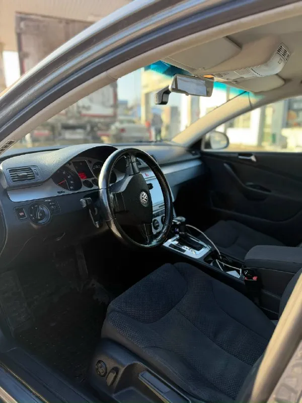 Продам! volkswagen passat b6 немецкой сборки! пробег 216000 км оригинальный! мотор 1,8 tsi 160 лс чувствует себя отлично, масло не расходует! маслом не поливает, едет на все свои силы. масло только bardahl 5-30 кпп автомат aisin 6ст работает идеально, масло заменено частичными заменами. ходовая часть отрабатывает хорошо, без скрипов и стуков, обслужена как положено, дорогу держит отлично тормозная система так же вся обслужена, ничего не скрепит, руль не бьет новая оригинальная резина пирелли шипы по кузову выглядит хорошо, без ваговских болячек, уже всё устранено. в машине работает абсолютно всё, каждая кнопочка, в целом полностью обслужен, вложений никаких не требует! юридически полностью чист, без штрафов и запретов, на учёте! находится в г макеевка цена 840000₽ торг строго у капота! по всем вопросам в лс или по телефону +79494906781 📞 звоните: +7(949)4906781 - фотография - 4