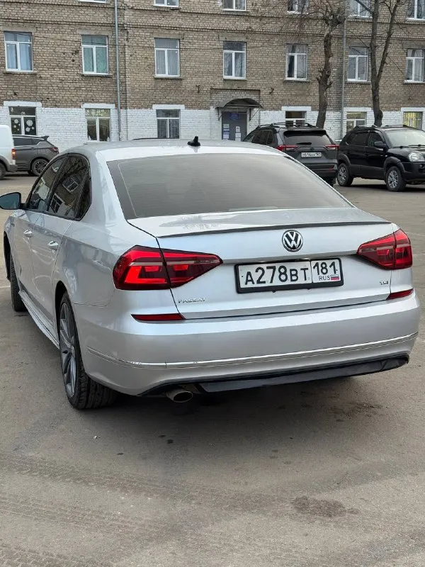 Модель: volkswagen passat год выпуска: 2018 двигатель: 2.0 бензин трансмиссия: автоматическая пробег: 170.000км комплектация: r-line состояние: без вложений, полностью обслуженный автомобиль. цена: 1.680.000 продажа от собственника находится в луганске тел. +79595122852 машинка ухоженная! не чего делать не нужно технически все работает, не каких проблем нет, из недавнего перебрали фары установил крутые линзы свет просто супер, очень комфортный автомобиль, авто пригонял для себя была на лнр учете, переоформил на рф документы, что бы у нового собственника не было проблем с оформлением. 📞 звоните: +7(959)5122852 - фотография - 5
