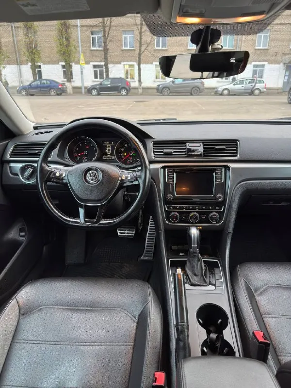 Модель: volkswagen passat год выпуска: 2018 двигатель: 2.0 бензин трансмиссия: автоматическая пробег: 170.000км комплектация: r-line состояние: без вложений, полностью обслуженный автомобиль. цена: 1.680.000 продажа от собственника находится в луганске тел. +79595122852 машинка ухоженная! не чего делать не нужно технически все работает, не каких проблем нет, из недавнего перебрали фары установил крутые линзы свет просто супер, очень комфортный автомобиль, авто пригонял для себя была на лнр учете, переоформил на рф документы, что бы у нового собственника не было проблем с оформлением. 📞 звоните: +7(959)5122852 - фотография - 6