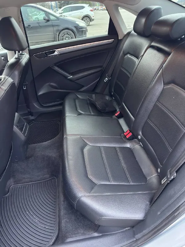 Модель: volkswagen passat год выпуска: 2018 двигатель: 2.0 бензин трансмиссия: автоматическая пробег: 170.000км комплектация: r-line состояние: без вложений, полностью обслуженный автомобиль. цена: 1.680.000 продажа от собственника находится в луганске тел. +79595122852 машинка ухоженная! не чего делать не нужно технически все работает, не каких проблем нет, из недавнего перебрали фары установил крутые линзы свет просто супер, очень комфортный автомобиль, авто пригонял для себя была на лнр учете, переоформил на рф документы, что бы у нового собственника не было проблем с оформлением. 📞 звоните: +7(959)5122852 - фотография - 8