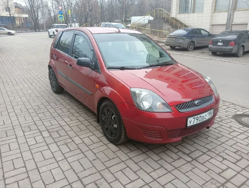 Продам ford fiesta. пробег 207 000 тыс. год 2006 +79493190102 стоимость 450 000 тыс. с мая 2024 в машине было заменено: - амортизаторы в круг (с пыльниками и отбойниками) - полностью новые задние тормоза (барабаны, колодки, троса стояночного тормоза) - все ступичные подшипники - натяжитель приводного ремня - свечи - шаровые опоры - задние подкрылки - клаксон - расширительный бачок - сальники полуосей - гофра - подвесной подшипник полуоси - помпа - термостат - масло в кпп - восстановлены ограничители всех 4х дверей новые диски (штампы) 2 комплекта колёс. все системы исправны. 2 ключа, 2 брелока сигнализации (сигнализация новая) низа дверей, пороги, днище - всё целое. причина продажи - покупка машины побольше. 📞 звоните: +7(949)3190102 - фотография - 8