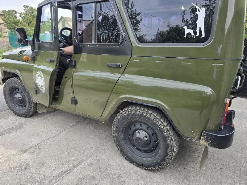 Продаю уаз хантер 2010 года, в идеальном состоянии с родным пробегом 26000 километров, я собственник стоит на российском учёте, любое переоформление без проблем, автомобиль вложений не требует сел поехал цена 980 000 г. дебальцево андрей +7 949-101-40-45 📞 звоните: +7(949)1014045 - фотография - 7