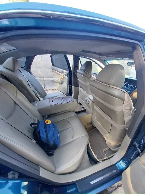 Продам nissan тиана 2006 г. 3.5 рестайлинг. в самой полной комплектации!(безключевой доступ, люк, обогрев всех сидений, дополнительное освещение при поворотах, массаж сиденья, память сидений для двоих водителей, абс, система курсовой устойчивости, круиз контроль, раздельный климат контроль 2х зонный, камера заднего вида, 7ми дюймовый монитор, электропривод зеркал, обогрев заднего стекла, салон кожа, гидроуселитель руля, электропривод сидений, управление с задних сидений медиа и подогревом, регулировка руля и другое) по технической части все сделано! двигатель и коробка контрактные, заменены два радиатора, подушки двигателя, подрулевой шлейф и др. , стойки, и всё необходимое по ходовке. два комплекта колес на титанах с новой резиной. ( зимняя резина на родных дисках, летняя на японских широких дисках r17 uras exsol) вся электрика исправная, работает каждая кнопочка, салон чистый, большой вместительный багажник, машина обтянута пленкой, которая уже испортилась, желательно 📞 звоните: +7(949)0393861 - фотография - 5