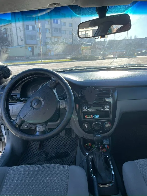 Продам chevrolet lacetti лачети 1,6 мт 2006г. в. пробег: 246 тыс. км я собственник, продаю семейный автомобиль. салон в отличном состоянии. машина полностью обслужена. перебрана вся ходовая на 240тыс. пробега заменен грм. масло и фильтра менялись каждый 8-9тыс. масло не ест от слова совсем. коробка не выбивает, всё отлично за машиной следили. для её пробега есть небольшие дефекты по лкп - кондиционер холодит; - печка жарит; - электрорегулировка зеркал; - подогрев заднего стекла; - 4 стеклоподьемника; я за честную продажу, пишу сразу иногда выбивает чек. проверили на диагностике это задняя лямбда (совсем не касающаяся работы автомобиля проблема), и из-за лямбды иногда выдает ошибку датчика распредвала фото с диагностики прилагаю. цена 590к руб. адекватный торг у машины. телефон для связи: +7 (949) 335-03-42 📞 звоните: +7(949)3350342 - фотография - 6