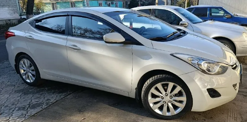 Продам hyundai elantra 2012г. в. 1.6(132л. с) механика 6ти ступка, пробег 230000км. цвет автомобиля... - фотография