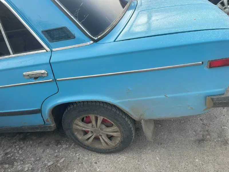 Продам ваз 2106, в нормальном состоянии, ходовка перебрана, днище не гнилое, стоит ксенон, хорошая тонировка в круг, хороший салон, титаны р14 на новой зимней резине, новый генератор, аккумулятор, двигатель в отличном состоянии, постоянный 180 учет, переоформление без проблем, печка дует очень хорошо так же стоит хорошая музыка саб усилок цена чуть дороже, цена 110 все остальные вопросы по номеру +79496307215 📞 звоните: +7(949)6307215 - фотография - 4