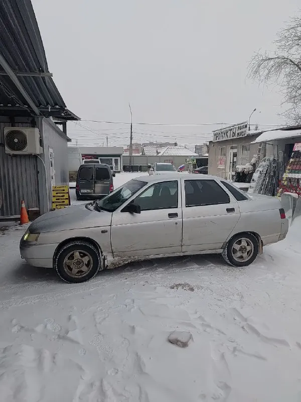 Приветствую! ваз 2110 2007г. газ бензин один владелец машина местная по состоянию : полный ремонт двигателя 82.4 новое сцепление и маховик, портинг гбц т клапана и паук новый акб и туманки музыка и сигнализация 14 ровнейшие диски и зимняя шиповка фото предоставил!!! по кузову без дтп родной окрас полностью целое дно без гнили!!! повторяюсь машина местная!!! рыжики присутствуют, низа дверей целые. .. с документами полнейший порядок ручник работает печка греет цена 245т +79497378148 мариуполь - фотография - 2