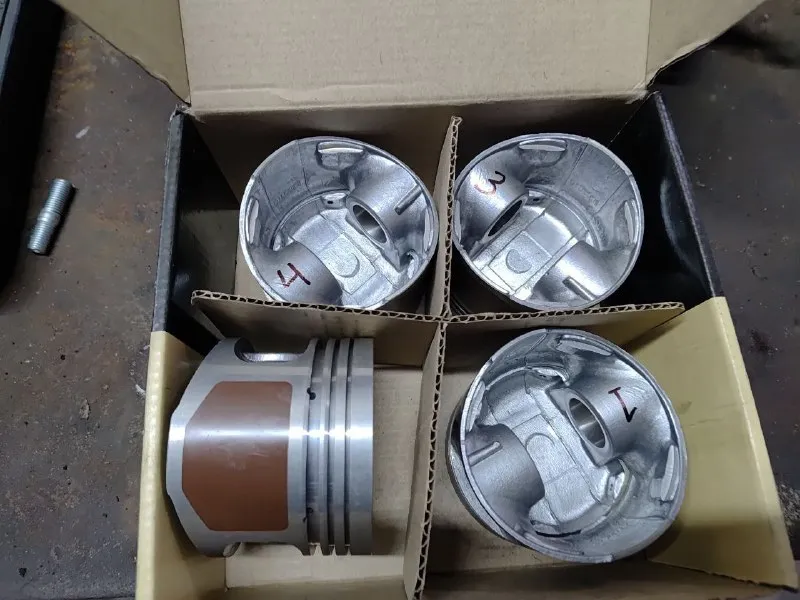 Приветствую! ваз 2110 2007г. газ бензин один владелец машина местная по состоянию : полный ремонт двигателя 82.4 новое сцепление и маховик, портинг гбц т клапана и паук новый акб и туманки музыка и сигнализация 14 ровнейшие диски и зимняя шиповка фото предоставил!!! по кузову без дтп родной окрас полностью целое дно без гнили!!! повторяюсь машина местная!!! рыжики присутствуют, низа дверей целые. .. с документами полнейший порядок ручник работает печка греет цена 245т +79497378148 мариуполь - фотография - 9