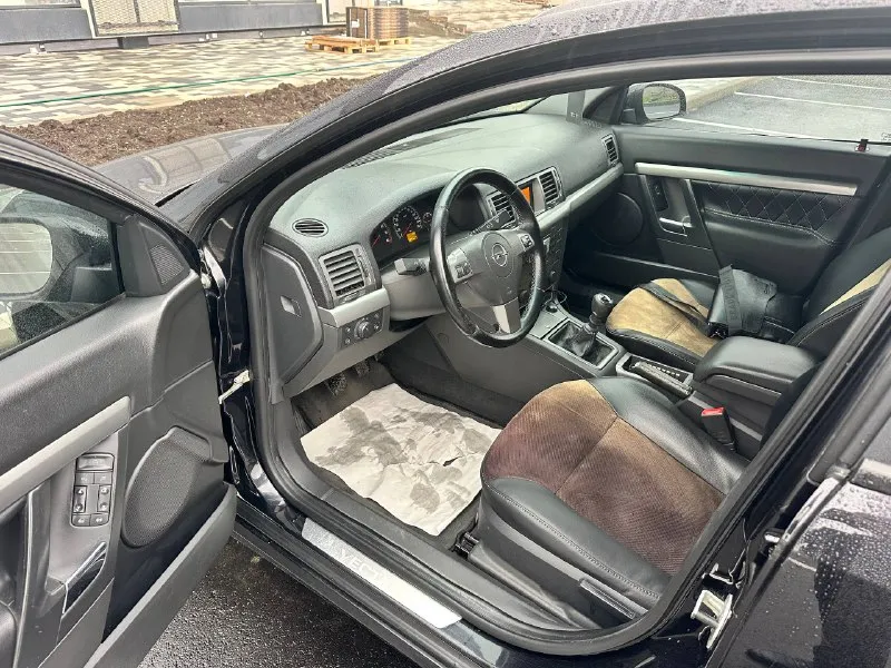 Opel vectra c 2008 1.8 m/t автомобиль в прекрасном состоянии на свои года с одним окрасом и прекрасной техникой. к машине есть история обслуживание на фирменном сто opel. салон без прокурора и потертостей. днище в идеале, моторный отсек сухой. масло не берет. 2 хозяина,2 ключа. подробности по тел. 🚙 пробег 225 000 км 💵 цена 599 000₽ ☎️ +7 (962) 000-78-38 📱 +7 (949) 573-62-32 сергей - фотография - 5