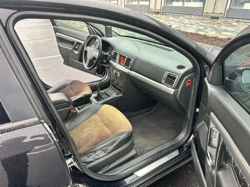 Opel vectra c 2008 1.8 m/t автомобиль в прекрасном состоянии на свои года с одним окрасом и прекрасной техникой. к машине есть история обслуживание на фирменном сто opel. салон без прокурора и потертостей. днище в идеале, моторный отсек сухой. масло не берет. 2 хозяина,2 ключа. подробности по тел. 🚙 пробег 225 000 км 💵 цена 599 000₽ ☎️ +7 (962) 000-78-38 📱 +7 (949) 573-62-32 сергей - фотография - 6