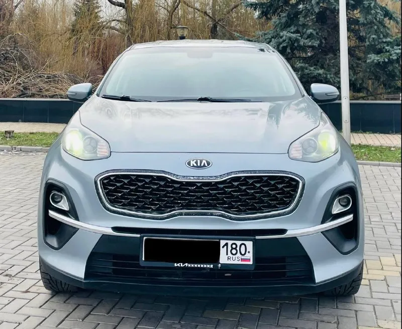 В продаже крассовер практичный лучший официальный дилерский автомобиль красивый удобный комфортабельный kia sportege 4 поколение рейсталинг ||| эксплуатация с 2022 года двигатель 2.0 бензин атмосферный пробег родной 100:000 тыс. км коробка автоматическая asin 6 ступка в оригинале в заводском окрасе без дтп !!! стекла все родные включая лобовое редко !!! в ближайшем времени не требует вложений !!! пред максимальная комплектация, ухоженный салон достойный, датчики света, и дождя, подогревы всех сидений, подогрев зеркал и стекл, полный электропакет, большая мультимедиа, камера заднего вида, блютус громкая связь, андроид с многими, функциями есть все, новые зимние шины, два пульта два ключа, два комплекта колес, сервисные книжки, полное то масла, фильтра и так далее, и многое другое ! с документами полный порядок любое оформление я собственник могу присутствовать в мрэо приезжайте на осмотр останетесь довольны цена 2200:000 ₽снижена цена срочно до 19 числа телефон +79493969855📲 - фотография - 2