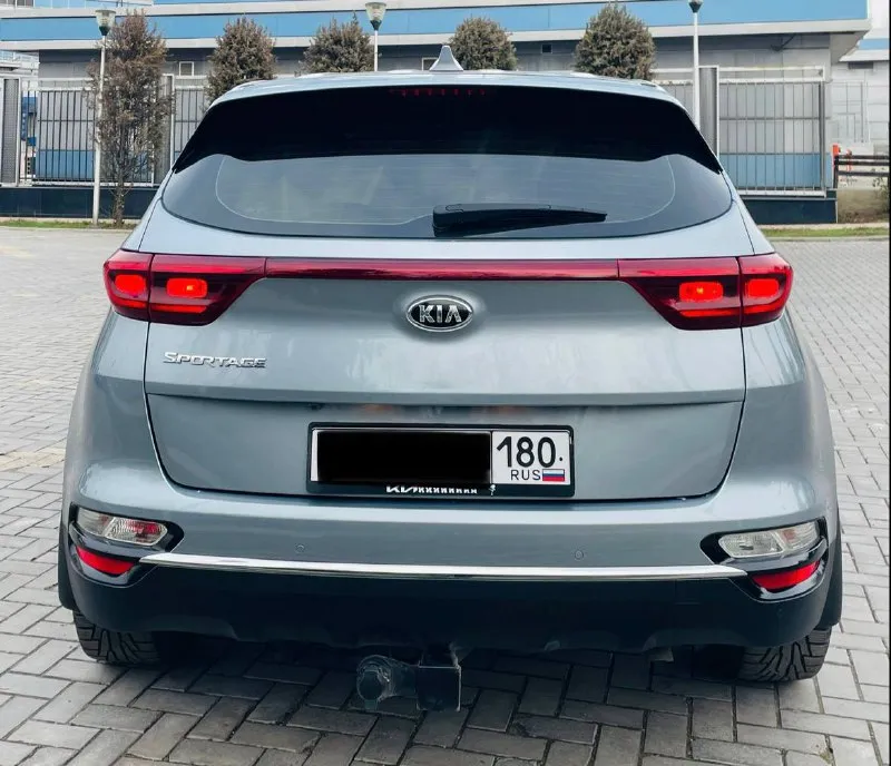 В продаже крассовер практичный лучший официальный дилерский автомобиль красивый удобный комфортабельный kia sportege 4 поколение рейсталинг ||| эксплуатация с 2022 года двигатель 2.0 бензин атмосферный пробег родной 100:000 тыс. км коробка автоматическая asin 6 ступка в оригинале в заводском окрасе без дтп !!! стекла все родные включая лобовое редко !!! в ближайшем времени не требует вложений !!! пред максимальная комплектация, ухоженный салон достойный, датчики света, и дождя, подогревы всех сидений, подогрев зеркал и стекл, полный электропакет, большая мультимедиа, камера заднего вида, блютус громкая связь, андроид с многими, функциями есть все, новые зимние шины, два пульта два ключа, два комплекта колес, сервисные книжки, полное то масла, фильтра и так далее, и многое другое ! с документами полный порядок любое оформление я собственник могу присутствовать в мрэо приезжайте на осмотр останетесь довольны цена 2200:000 ₽снижена цена срочно до 19 числа телефон +79493969855📲 - фотография - 6