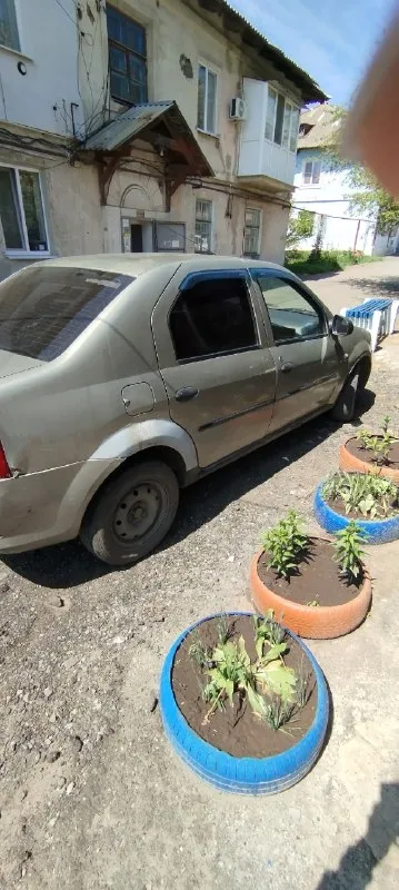 Продам renault логан, 2010 года, мотор бодрый каждый день катаюсь, дно и пороги целые без дыр, стеклоподъёмники передние, печка греет отлично. из минусов водительскую дверь подварить или заменить, левое крыло подварить или заменить, на ваше усмотрение, нуждается в покраске. цена 200 000т. торг на месте. осмотр г. докучаевск +79493192573 📞 звоните: +7(949)3192573 - фотография - 3