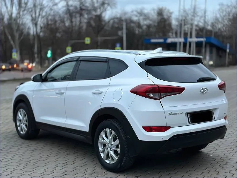 Hyundai tucson 2016г бензин 2.0 автомат автомобиль в хорошем состоянии!! не каких вложений не требует! в максимальной комплектации за исключением люка! без ключевой доступ, старт/стоп, 4wd подключаемый полный привод, салон кожа, подогрев сидений, подогрев руля, климат-контроль, круиз-контроль, камера заднего вида, парктроники, мульти-руль, монитор мультимедиа, и многое другое, два ключа, с документами полный порядок!!!!! переоформление в мрэо! цена 1.810₽ все вопросы по тел +79494681080 📞 звоните: +7(949)4681080 - фотография - 4