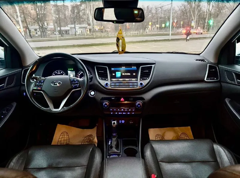 Hyundai tucson 2016г бензин 2.0 автомат автомобиль в хорошем состоянии!! не каких вложений не требует! в максимальной комплектации за исключением люка! без ключевой доступ, старт/стоп, 4wd подключаемый полный привод, салон кожа, подогрев сидений, подогрев руля, климат-контроль, круиз-контроль, камера заднего вида, парктроники, мульти-руль, монитор мультимедиа, и многое другое, два ключа, с документами полный порядок!!!!! переоформление в мрэо! цена 1.810₽ все вопросы по тел +79494681080 📞 звоните: +7(949)4681080 - фотография - 9