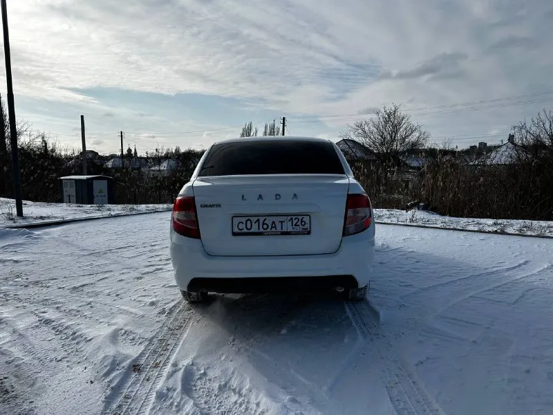 Продам лада гранта 2023 год в отлично состоянии один хозяин вся зеленая автотека оригинальный пробег в такси не использовалась комплектация гур, абс, кондиционер, стеклоподъемники цена 750 000 тел +79996208756 гор. мариуполь - фотография - 4