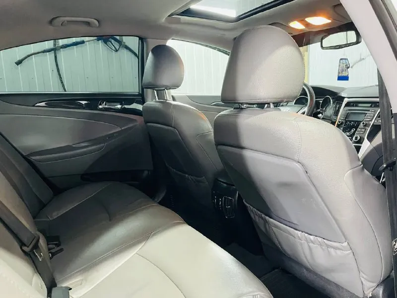 В продаже личный автомобиль в отличном состоянии без каких либо вложений и проблем hyundai sonata 2013 год выпуска пробег 122 mil двигатель 2.0 277 лошадей под копотом супер хорошая комплектация есть все для комфорта автомобиль обслужен от и до масла фильтра установлена фирменая новая зимняя резина красивый удобный комфортный экономичный кто заинтересован звоните приезжайте цена 1130🍋000 тысяч рублей срочно цена снижена до 19 января звоните приезжайте город донецк ленинский номер телефона +7949 396 98 55 📲 tg: 💞 📞 звоните: +7(949)3969855 - фотография - 10