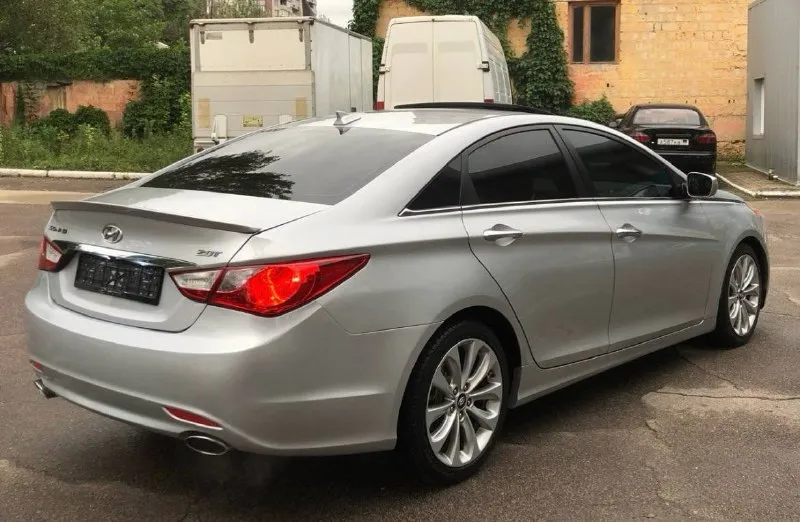 В продаже личный автомобиль в отличном состоянии без каких либо вложений и проблем hyundai sonata 2013 год выпуска пробег 122 mil двигатель 2.0 277 лошадей под копотом супер хорошая комплектация есть все для комфорта автомобиль обслужен от и до масла фильтра установлена фирменая новая зимняя резина красивый удобный комфортный экономичный кто заинтересован звоните приезжайте цена 1130🍋000 тысяч рублей срочно цена снижена до 19 января звоните приезжайте город донецк ленинский номер телефона +7949 396 98 55 📲 tg: 💞 📞 звоните: +7(949)3969855 - фотография - 6