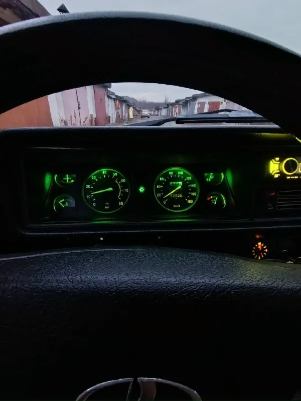 2008 год, инжектор. 1.6л. продам ваз 2107 в хорошем состоянии. владею 3 года, машина каждый день на ходу. оформлена на моих родственников. обременений и запретов нет, с доками порядок. масло в мосту и моторе свежее ( 300км назад менял, расхода масла нет, не дымит. )стоят передние эсп, блок управления январь, с прошивкой евро 0 есть простая музыка ( usb, aux, блютус. ) днище, лонжероны, стаканы на отлично. по лкп присутствуют недостатки ( вмятинки, жучки, сколы) машина на уверенном ходу, но на данный момент требует небольших вложений. если до продажи не сделаю, на них скину. обязательное переоформление в течение 10 дней!!!! по дкп продажа. 235 000₽ небольшой торг +79494301753 📞 звоните: +7(949)4301753 - фотография - 5