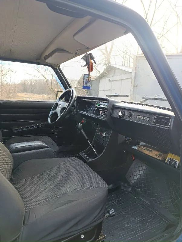 2008 год, инжектор. 1.6л. продам ваз 2107 в хорошем состоянии. владею 3 года, машина каждый день на ходу. оформлена на моих родственников. обременений и запретов нет, с доками порядок. масло в мосту и моторе свежее ( 300км назад менял, расхода масла нет, не дымит. )стоят передние эсп, блок управления январь, с прошивкой евро 0 есть простая музыка ( usb, aux, блютус. ) днище, лонжероны, стаканы на отлично. по лкп присутствуют недостатки ( вмятинки, жучки, сколы) машина на уверенном ходу, но на данный момент требует небольших вложений. если до продажи не сделаю, на них скину. обязательное переоформление в течение 10 дней!!!! по дкп продажа. 235 000₽ небольшой торг +79494301753 📞 звоните: +7(949)4301753 - фотография - 6