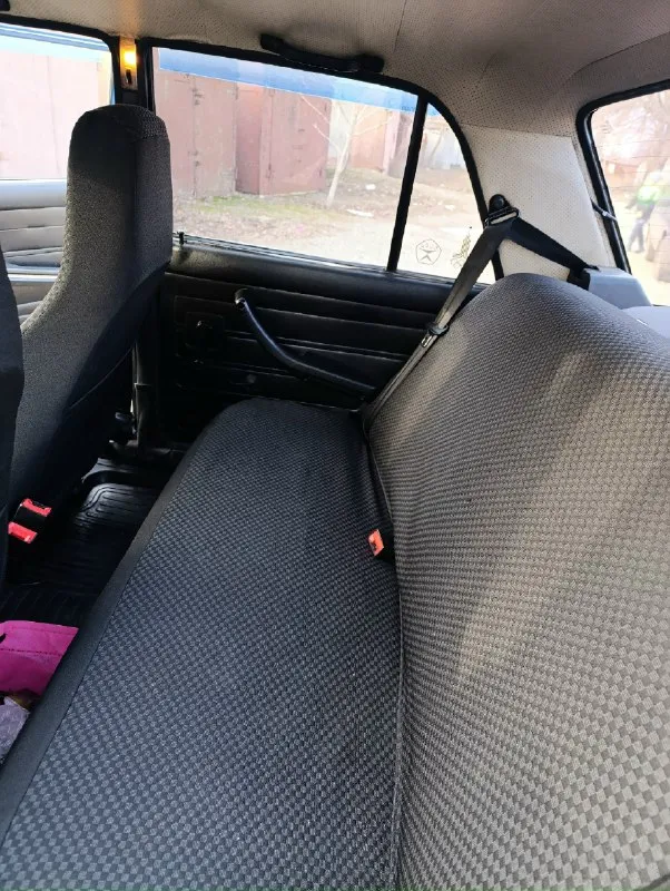 2008 год, инжектор. 1.6л. продам ваз 2107 в хорошем состоянии. владею 3 года, машина каждый день на ходу. оформлена на моих родственников. обременений и запретов нет, с доками порядок. масло в мосту и моторе свежее ( 300км назад менял, расхода масла нет, не дымит. )стоят передние эсп, блок управления январь, с прошивкой евро 0 есть простая музыка ( usb, aux, блютус. ) днище, лонжероны, стаканы на отлично. по лкп присутствуют недостатки ( вмятинки, жучки, сколы) машина на уверенном ходу, но на данный момент требует небольших вложений. если до продажи не сделаю, на них скину. обязательное переоформление в течение 10 дней!!!! по дкп продажа. 235 000₽ небольшой торг +79494301753 📞 звоните: +7(949)4301753 - фотография - 7