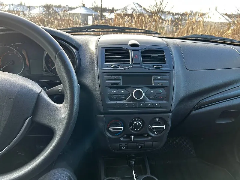 Продам ваз гранта 2023 год в отлично состоянии один хозяин вся зеленая автотека оригинальный пробег в такси не использовалась комплектация гур, абс, кондиционер, стеклоподъемники цена 750 000 тел +79996208756 гор. мариуполь 📲 tg: леонид 📞 звоните: +7(999)6208756 - фотография - 5