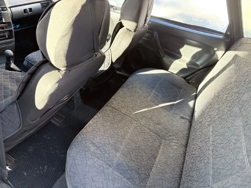 Продам ваз 2114 2005г. в 1.5 8v авто в хорошем состоянии. двигатель без нареканий, не дымит, масло не ест. коробка обслужена, все передачи включаются плавно, не хрустит, не выбивает. кузов ровный, не гнилой, дно стаканы на месте. салон чистый опрятный. эл. стеклоподъемники, магнитола, (aux, usb, bluetooth), обогрев заднего стекла, туманки led. машина каждый день на ходу, никогда не подводила. с документами полный порядок. цена 235 000тыс. руб реальному покупателю торг. осмотр:г. макеевка тел. +79490943350 - фотография - 7