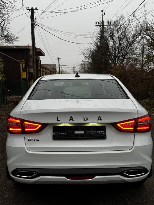 Ваз vesta год 2024 пробег 15000км на гарантии комплектация enjoy подогрев сидений, круиз контроль, автозапуск сигнализация с обратной связью автомобиля, все зоны риска в броне плёнки, два комплекта ключей, два комплекта резины, без дтп ▶️смотреть больше фото◀️ я собственник цена 1🍋330 торг +79495672089 📲 tg: марк 📞 звоните: +7(949)5672089 - фотография - 2