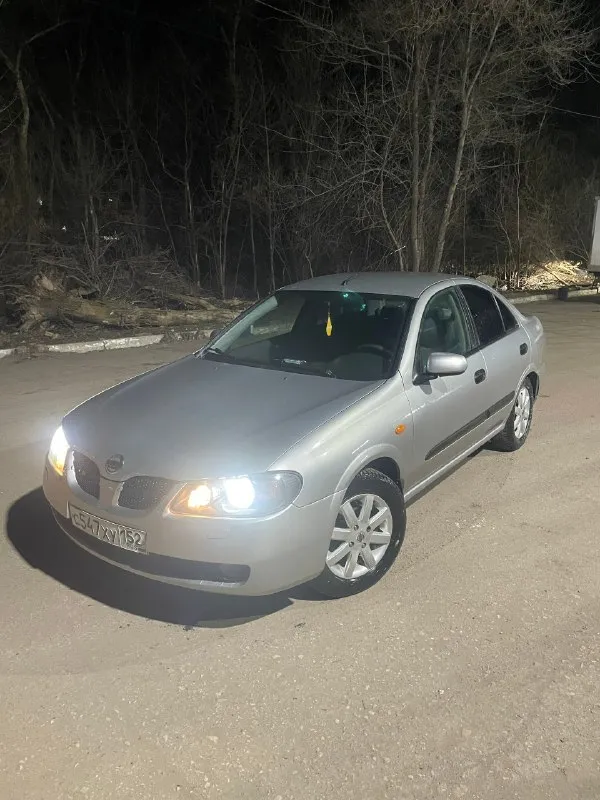 Nissan almera 1.5 mt, 2005, пробег 230.000 тыс масло менялось каждые 7 тыс км, резина зима+лето стоит магнитола с блютусом, вместительный багажник, комплект колес заходит легко. машина не гнилая, хорошое японское авто в своем классе, осмотр луганск восточные квартала, торг у капота цена 420000, торг будет у капота. тел +79595792779 роман 📞 звоните: +7(959)5792779 - фотография - 4