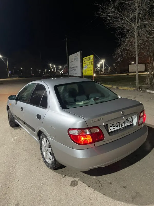 Nissan almera 1.5 mt, 2005, пробег 230.000 тыс масло менялось каждые 7 тыс км, резина зима+лето стоит магнитола с блютусом, вместительный багажник, комплект колес заходит легко. машина не гнилая, хорошое японское авто в своем классе, осмотр луганск восточные квартала, торг у капота цена 420000, торг будет у капота. тел +79595792779 роман 📞 звоните: +7(959)5792779 - фотография - 6