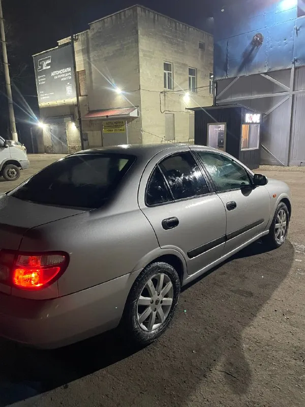 Nissan almera 1.5 mt, 2005, пробег 230.000 тыс масло менялось каждые 7 тыс км, резина зима+лето стоит магнитола с блютусом, вместительный багажник, комплект колес заходит легко. машина не гнилая, хорошое японское авто в своем классе, осмотр луганск восточные квартала, торг у капота цена 420000, торг будет у капота. тел +79595792779 роман 📞 звоните: +7(959)5792779 - фотография - 8