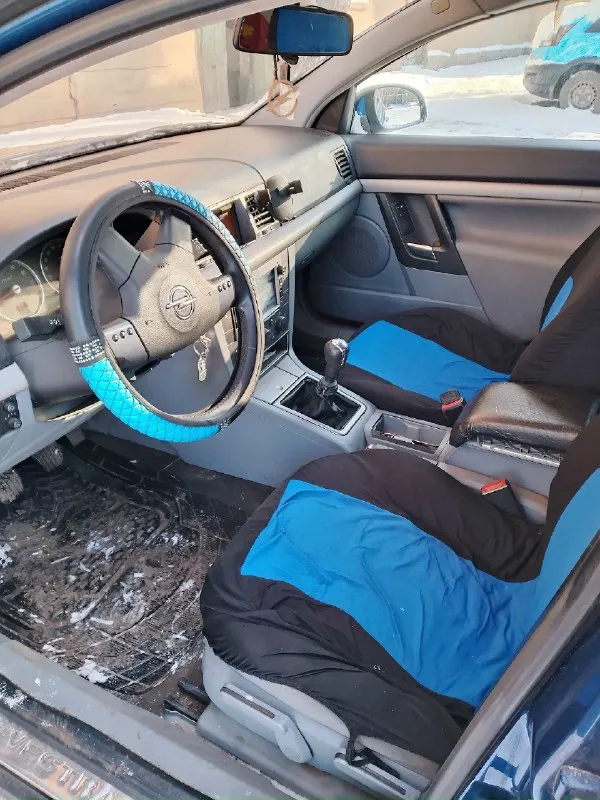 Продам opel вектра с 2003 год, двигатель 1.8 125 лошадинных сил, двигатель в норме ходовая тоже коробка механика не выбивает, кузов в нормальном состоянии есть подкрасы, гур, климат контроль, бортовик, андроид магнитола(блютуз, вайфай, навигатор) центральной замок, передние электро подьемники, обогрев переднее, заднее стекло. масла, фильтра заменены месяц назад, по электрике все работает. нужно заниматься сделать багажник(прикрепить трос) ! требуют замены щетки генератора! диски легкосплав 17 тые. кузов оцинкован без гнили, без рыжиков. машина на твердую 4+. цена 400 продажа по дкп. находится в донецке. +79490875026 📞 звоните: +7(949)0875026 - фотография - 2