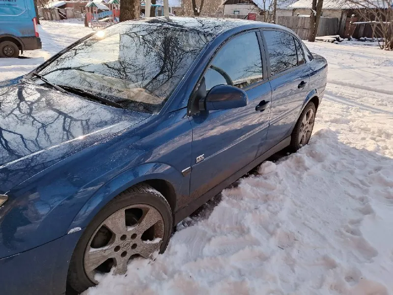 Продам opel вектра с 2003 год, двигатель 1.8 125 лошадинных сил, двигатель в норме ходовая тоже коробка механика не выбивает, кузов в нормальном состоянии есть подкрасы, гур, климат контроль, бортовик, андроид магнитола(блютуз, вайфай, навигатор) центральной замок, передние электро подьемники, обогрев переднее, заднее стекло. масла, фильтра заменены месяц назад, по электрике все работает. нужно заниматься сделать багажник(прикрепить трос) ! требуют замены щетки генератора! диски легкосплав 17 тые. кузов оцинкован без гнили, без рыжиков. машина на твердую 4+. цена 400 продажа по дкп. находится в донецке. +79490875026 📞 звоните: +7(949)0875026 - фотография - 5