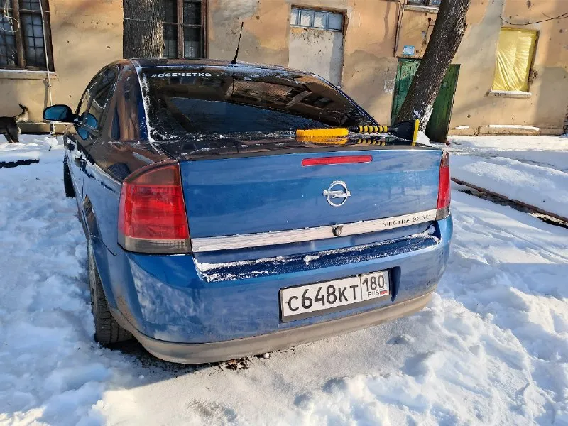 Продам opel вектра с 2003 год, двигатель 1.8 125 лошадинных сил, двигатель в норме ходовая тоже коробка механика не выбивает, кузов в нормальном состоянии есть подкрасы, гур, климат контроль, бортовик, андроид магнитола(блютуз, вайфай, навигатор) центральной замок, передние электро подьемники, обогрев переднее, заднее стекло. масла, фильтра заменены месяц назад, по электрике все работает. нужно заниматься сделать багажник(прикрепить трос) ! требуют замены щетки генератора! диски легкосплав 17 тые. кузов оцинкован без гнили, без рыжиков. машина на твердую 4+. цена 400 продажа по дкп. находится в донецке. +79490875026 📞 звоните: +7(949)0875026 - фотография - 6