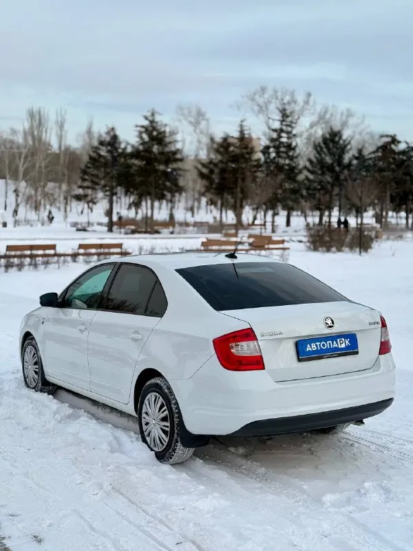 🚘 skoda rapid 💰цена: 900 000р. 🏢город: мариуполь 📅год выпуска: 2017 🧾пробег: 194 610 км. ⚙️двигатель: 1.6 ⛽топливо: бензин ⚙️кпп: механика 📞 телефон: +7-949-727-41-51 +7-989-263-55-56 +7-949-551-91-52 💾 описание: всеми любимый, проверен. .. года. ✅ отличное состояние. ✅ лифтбэк - огромный багажник. ✅ надежный двигатель. ✅ маленький расход топлива. ✅ южная эксплуатация. ❄️ кондиционер (работает отлично), кожаный руль, электропакет, abs, airbag, птф, усилитель руля, центральный замок, штатная магнитола с bluetooth, подогрев сидений, новая зимняя резина, бортовой компьютер. улица шевченко 2️⃣6️⃣9️⃣ 🏦 возможна продажа в кредит по двум документам. - фотография - 4