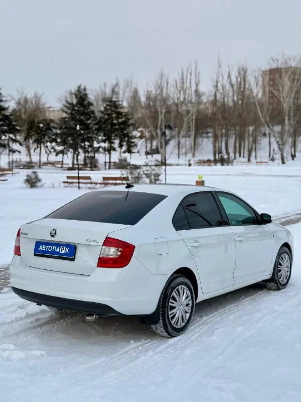🚘 skoda rapid 💰цена: 900 000р. 🏢город: мариуполь 📅год выпуска: 2017 🧾пробег: 194 610 км. ⚙️двигатель: 1.6 ⛽топливо: бензин ⚙️кпп: механика 📞 телефон: +7-949-727-41-51 +7-989-263-55-56 +7-949-551-91-52 💾 описание: всеми любимый, проверен. .. года. ✅ отличное состояние. ✅ лифтбэк - огромный багажник. ✅ надежный двигатель. ✅ маленький расход топлива. ✅ южная эксплуатация. ❄️ кондиционер (работает отлично), кожаный руль, электропакет, abs, airbag, птф, усилитель руля, центральный замок, штатная магнитола с bluetooth, подогрев сидений, новая зимняя резина, бортовой компьютер. улица шевченко 2️⃣6️⃣9️⃣ 🏦 возможна продажа в кредит по двум документам. - фотография - 6