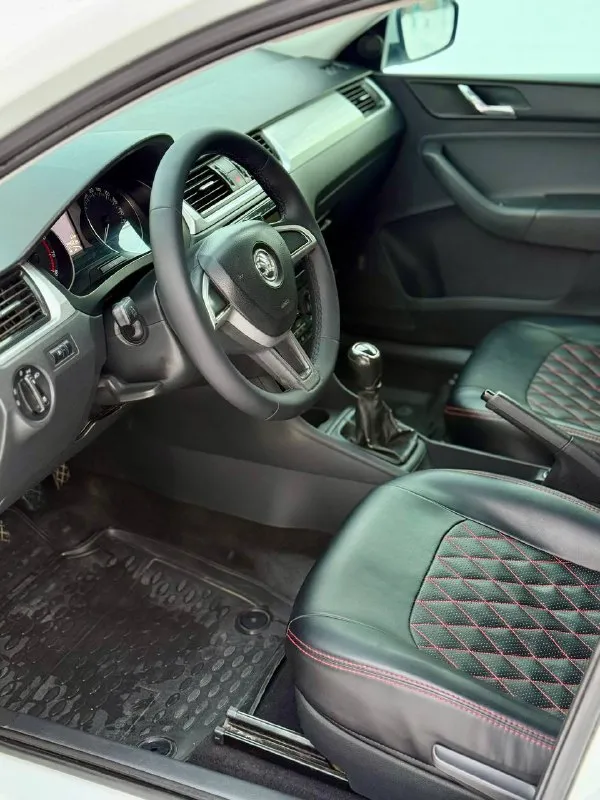 🚘 skoda rapid 💰цена: 900 000р. 🏢город: мариуполь 📅год выпуска: 2017 🧾пробег: 194 610 км. ⚙️двигатель: 1.6 ⛽топливо: бензин ⚙️кпп: механика 📞 телефон: +7-949-727-41-51 +7-989-263-55-56 +7-949-551-91-52 💾 описание: всеми любимый, проверен. .. года. ✅ отличное состояние. ✅ лифтбэк - огромный багажник. ✅ надежный двигатель. ✅ маленький расход топлива. ✅ южная эксплуатация. ❄️ кондиционер (работает отлично), кожаный руль, электропакет, abs, airbag, птф, усилитель руля, центральный замок, штатная магнитола с bluetooth, подогрев сидений, новая зимняя резина, бортовой компьютер. улица шевченко 2️⃣6️⃣9️⃣ 🏦 возможна продажа в кредит по двум документам. - фотография - 7