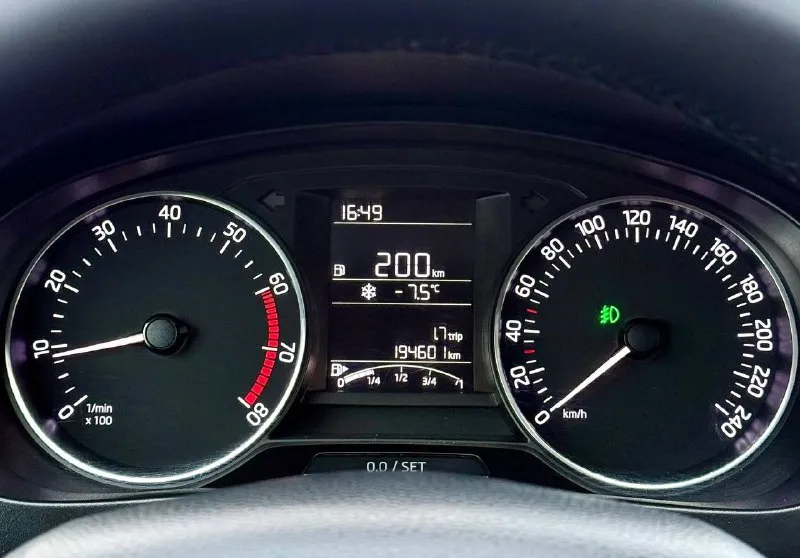 🚘 skoda rapid 💰цена: 900 000р. 🏢город: мариуполь 📅год выпуска: 2017 🧾пробег: 194 610 км. ⚙️двигатель: 1.6 ⛽топливо: бензин ⚙️кпп: механика 📞 телефон: +7-949-727-41-51 +7-989-263-55-56 +7-949-551-91-52 💾 описание: всеми любимый, проверен. .. года. ✅ отличное состояние. ✅ лифтбэк - огромный багажник. ✅ надежный двигатель. ✅ маленький расход топлива. ✅ южная эксплуатация. ❄️ кондиционер (работает отлично), кожаный руль, электропакет, abs, airbag, птф, усилитель руля, центральный замок, штатная магнитола с bluetooth, подогрев сидений, новая зимняя резина, бортовой компьютер. улица шевченко 2️⃣6️⃣9️⃣ 🏦 возможна продажа в кредит по двум документам. - фотография - 9