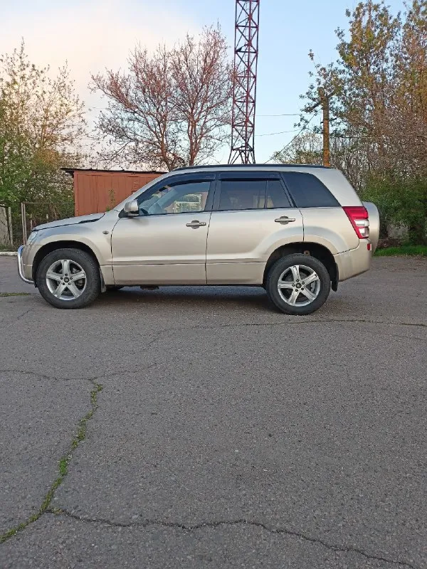 Продам suzuki grand vitara!2006г. комплекта резины. газ-бензин(зарегистрирован)4wd. мультируль, подогрев сидений. цена 850т. торг. все вопросы в лс. связь очень плохая!+79493487300 📞 звоните: +7(949)3487300 - фотография - 3
