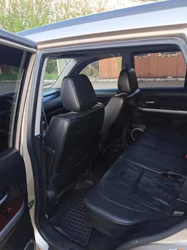 Продам suzuki grand vitara!2006г. комплекта резины. газ-бензин(зарегистрирован)4wd. мультируль, подогрев сидений. цена 850т. торг. все вопросы в лс. связь очень плохая!+79493487300 📞 звоните: +7(949)3487300 - фотография - 7
