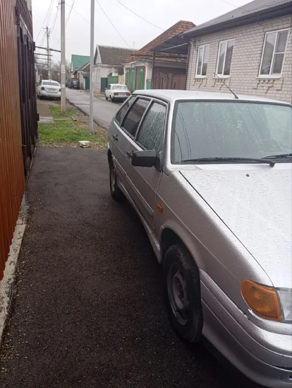 Продам ваз 2114 на бодром ходу, двс масло не ест, всё масла меняются вовремя, ходовая в круг новая, стоит не плохая музыка, проклеена шумо вибро изоляцией, на фото видно, машина не новая, года берут своё, дыр нет, всё работает всё моргает, ручник работает, резина зима новая, двс второй отдам в подарок, реальному покупателю торг, цена 170000₽ торг реальному покупателю при виде денег! звонить по номеру 89282628004 или 89498562714 александр - фотография - 4
